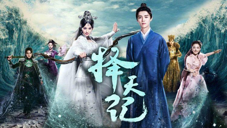 沈阳站站立“萌”神,超大雪人迎旅客